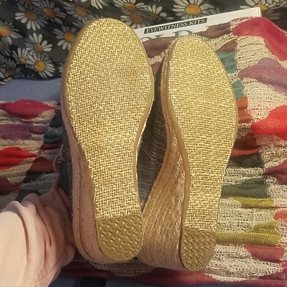 Ladies Toms Shoes Gently Worn Size 7.5 - Picture 8 of 8